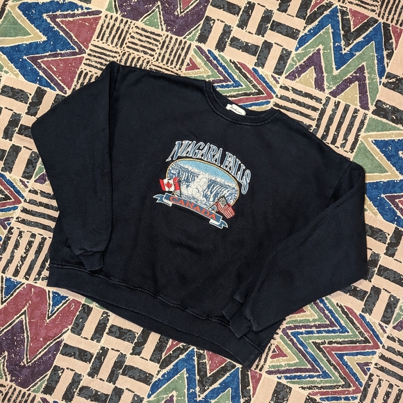 Niagara Falls Cropped Crew - Picture 1 of 2